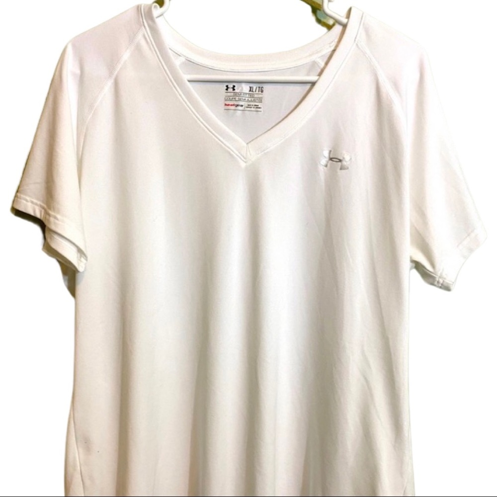 EUC UNDER ARMOUR VNECK SHIRT SIZE XL